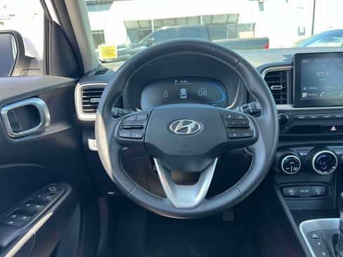 Used 2025 Hyundai Venue SEL FWD image 19