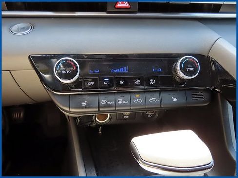 Used 2022 Hyundai Elantra SEL w/ Convenience Package FWD image 20