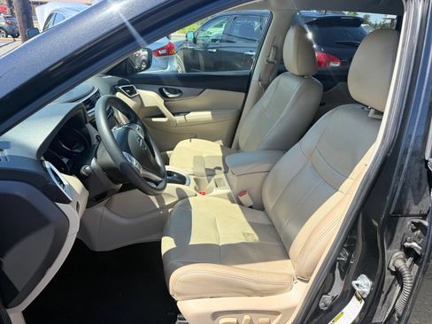 Used 2016 Nissan Rogue SV FWD image 8