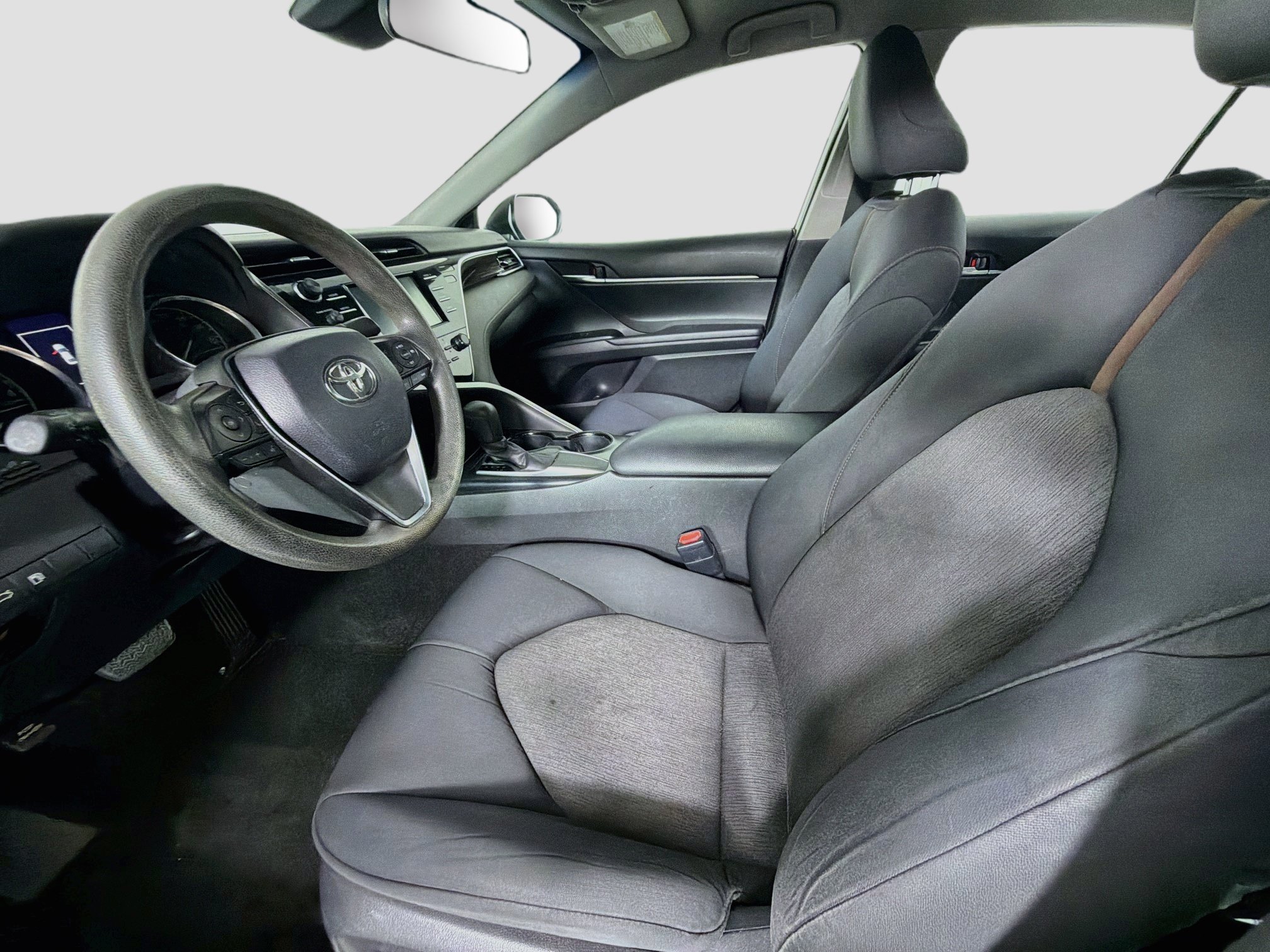 Used 2018 Toyota Camry LE FWD image 13