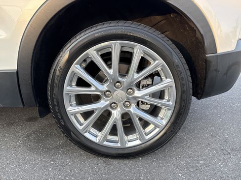 Used 2022 Cadillac XT4 Luxury w/ Cold Weather Package AWD/4WD image 14