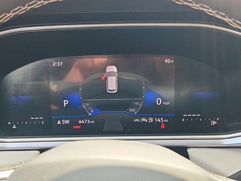 Certified 2025 Volkswagen Taos SE image 16