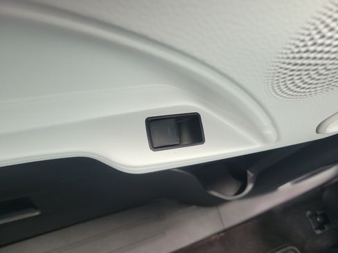 Used 2025 Toyota Sienna XLE FWD image 14