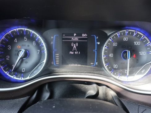 Used 2017 Chrysler Pacifica LX FWD image 13
