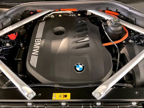 New 2026 BMW X5 xDrive50e image 17