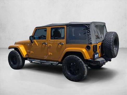 Used 2014 Jeep Wrangler Unlimited Sahara w/ Connectivity Group AWD/4WD image 8