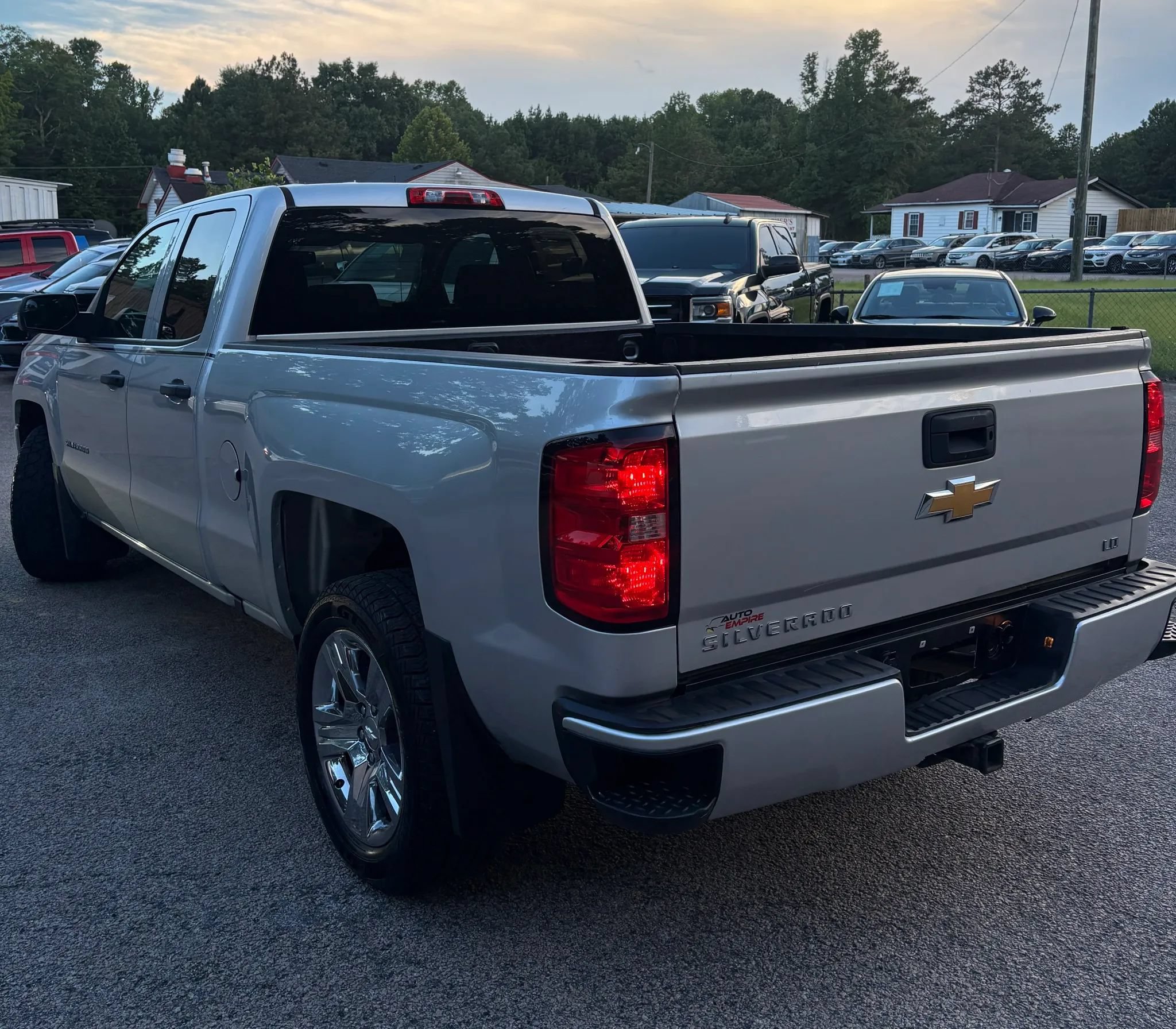 Used 2019 Chevrolet Silverado 1500 Custom w/ Custom Convenience Package AWD/4WD image 4