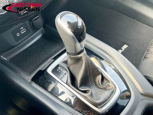 Used 2020 Nissan Rogue SV image 21