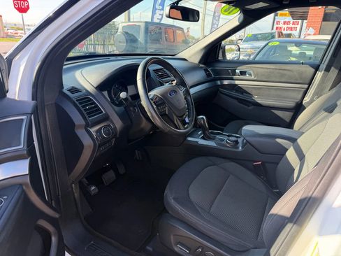 Used 2018 Ford Explorer XLT w/ Equipment Group 201A image 8