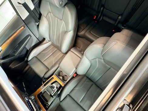 Used 2024 Audi Q5 e Premium w/ Convenience Package image 20