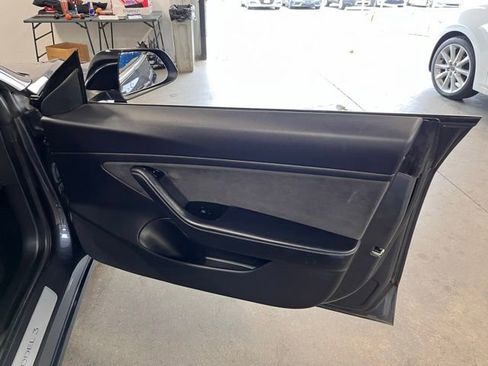 Used 2019 Tesla Model 3 image 12