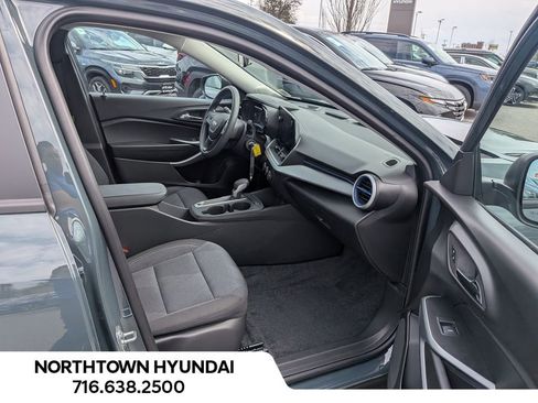 Used 2025 Chevrolet Trax LS FWD image 32