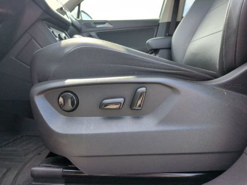 Used 2018 Volkswagen Tiguan SEL AWD/4WD image 12