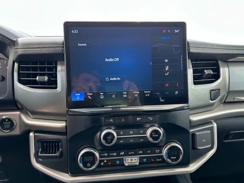 Used 2024 Ford Expedition Max XLT image 18