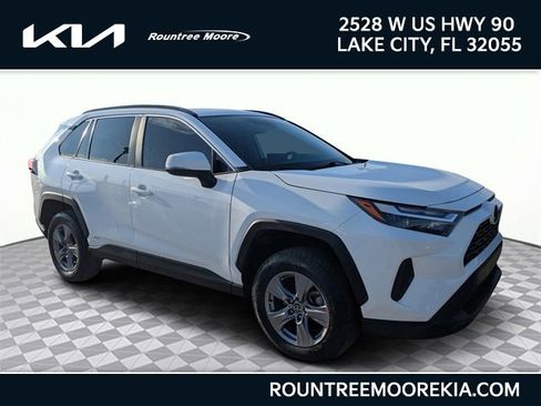 Used 2022 Toyota RAV4 XLE image 1