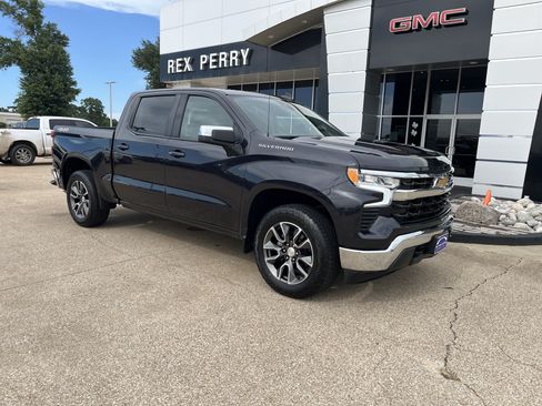 Used 2024 Chevrolet Silverado 1500 LT AWD/4WD image 2