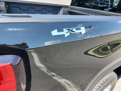 New 2026 GMC Sierra 1500 SLE image 5