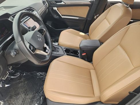 Used 2022 Volkswagen Tiguan SE R-Line FWD image 9