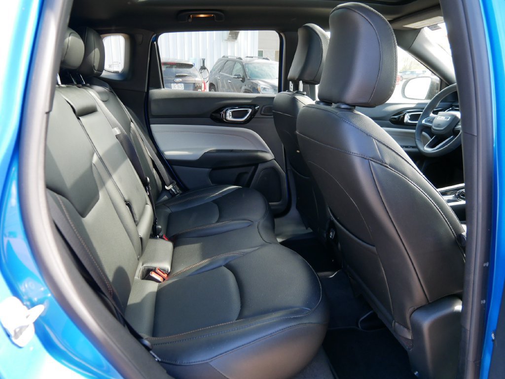 Used 2023 Jeep Compass Limited w/ Sun and Sound Group AWD/4WD image 12