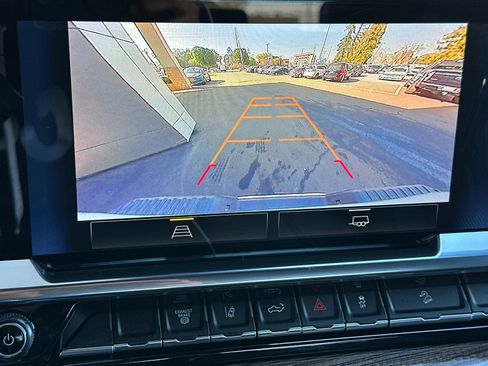 Used 2024 Chevrolet Silverado 2500 LT w/ Convenience Package image 18