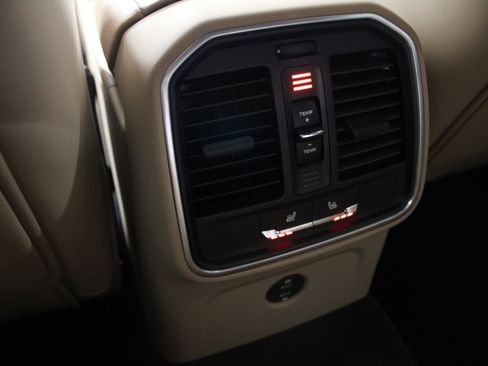 New 2026 Porsche Macan AWD/4WD image 32