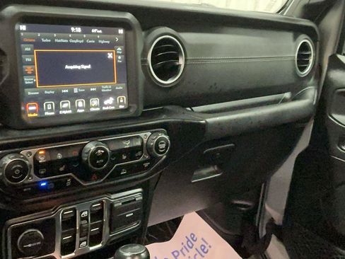 Used 2022 Jeep Wrangler Unlimited Sahara w/ Cold Weather Group image 17