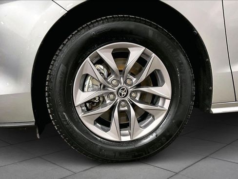 Certified 2022 Toyota Sienna LE image 10