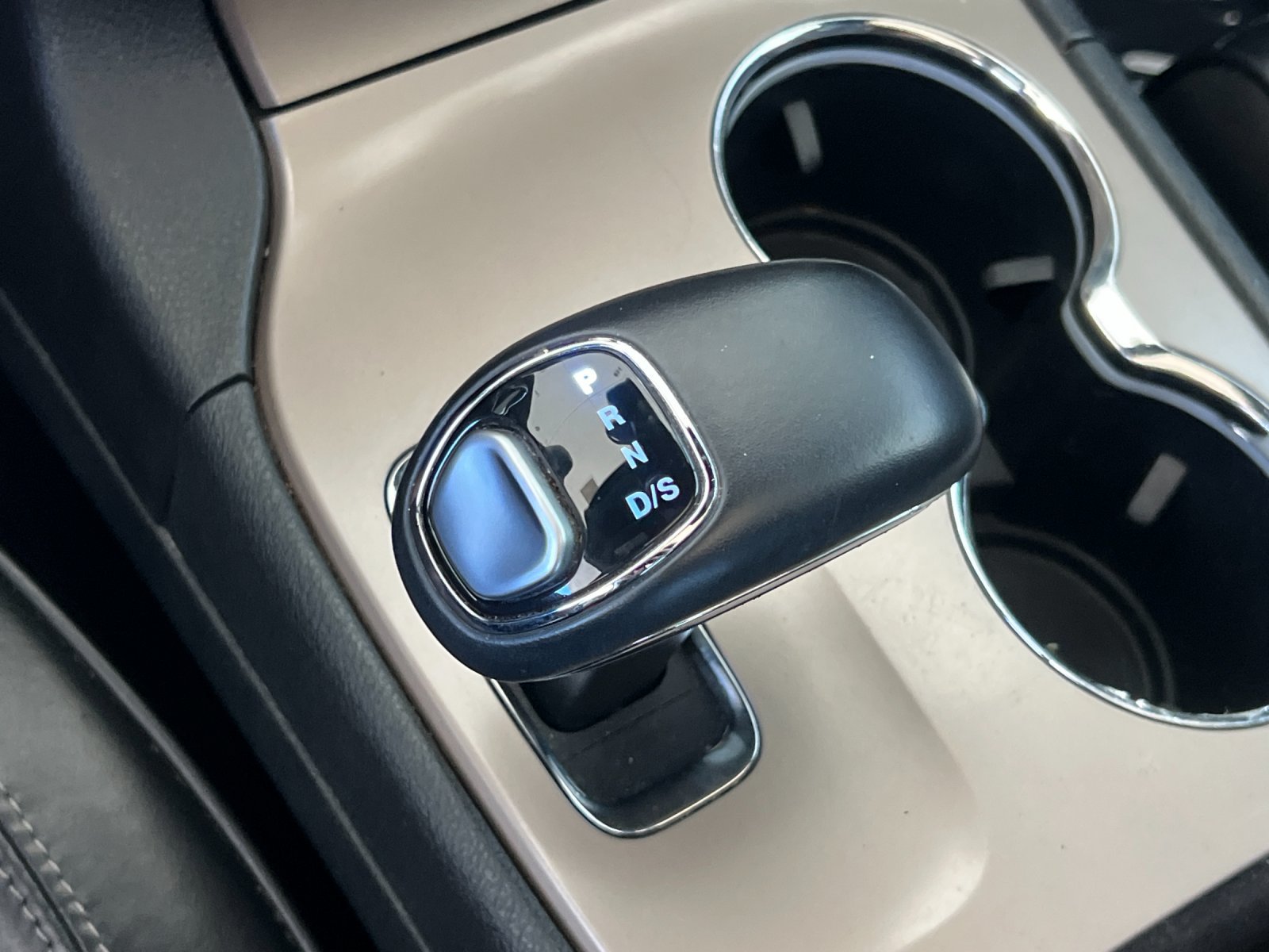 Used 2015 Jeep Grand Cherokee Overland RWD image 22
