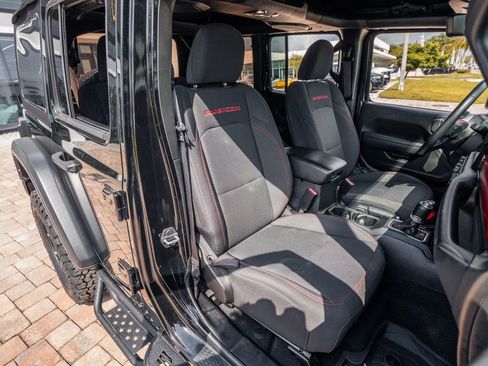 Used 2022 Jeep Wrangler Unlimited Rubicon AWD/4WD image 32
