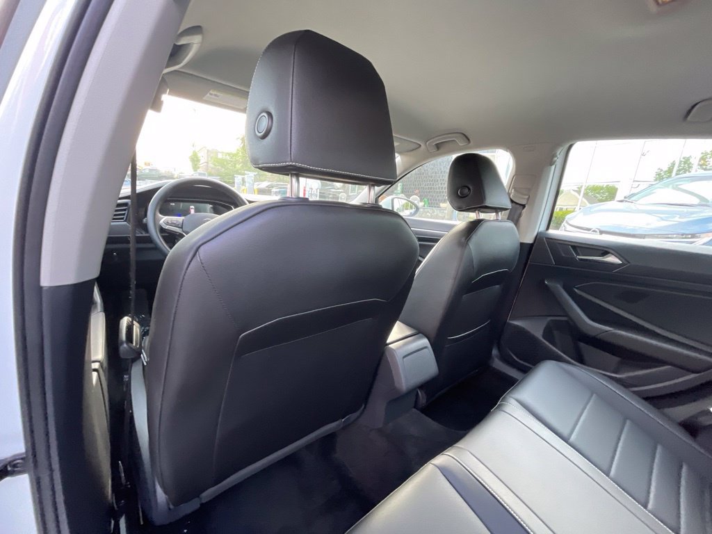 Used 2023 Volkswagen Jetta SE FWD image 12
