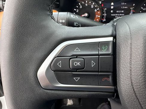 Used 2025 Jeep Compass Limited image 30