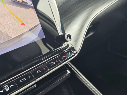 Used 2023 Jeep Wagoneer L Series II image 31