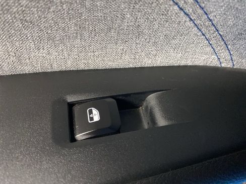 Used 2025 Jeep Compass Latitude w/ Convenience Group image 23