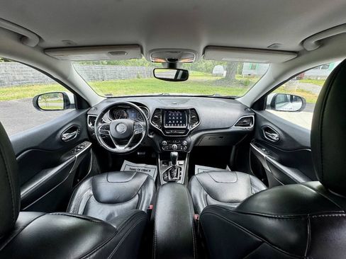 Used 2019 Jeep Cherokee Limited FWD image 16