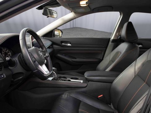 Used 2020 Nissan Altima 2.5 SR image 2