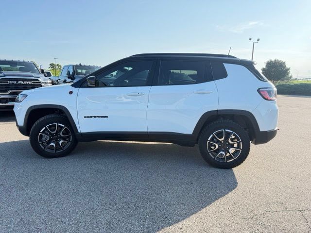 Used 2026 Jeep Compass Trailhawk AWD/4WD image 37