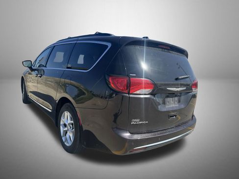 Used 2017 Chrysler Pacifica Touring-L w/ Tire & Wheel Group image 3