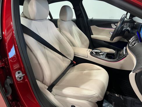 Used 2020 Mercedes-Benz E 350 4MATIC Sedan w/ Parking Assistance Package image 38