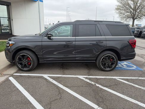 Used 2022 Ford Expedition Limited image 3