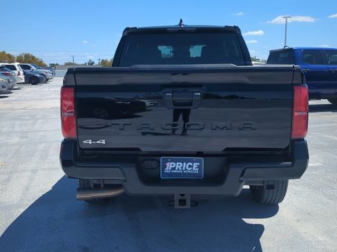 Used 2025 Toyota Tacoma SR5 image 5