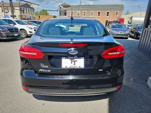 Used 2016 Ford Focus SE FWD image 4