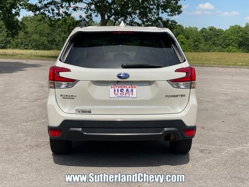 Used 2023 Subaru Forester Premium AWD/4WD image 6