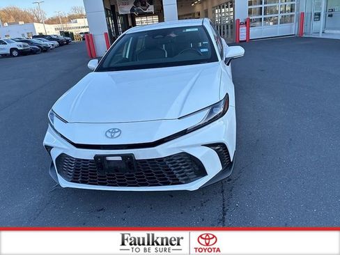 Certified 2025 Toyota Camry Hybrid image 17