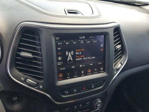 Used 2023 Jeep Cherokee Altitude Lux image 20