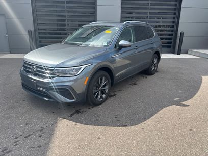 Used 2023 Volkswagen Tiguan SE w/ Panoramic Sunroof Package