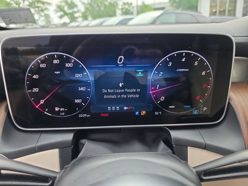 Used 2025 Mercedes-Benz GLC 300 4MATIC image 24