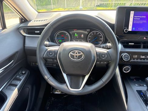 Used 2024 Toyota Venza LE AWD/4WD image 19
