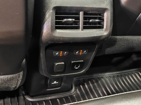 Used 2018 Chevrolet Equinox Premier image 30