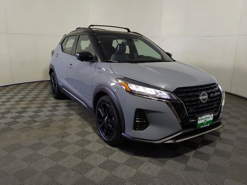 Used 2023 Nissan Kicks SR w/ SR Premium Package FWD image 14