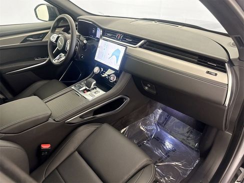 New 2025 Jaguar F-PACE R-Dynamic S image 28
